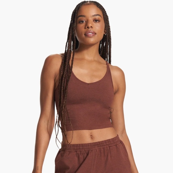 Vuori Tops - VUORI HALO PERFORMANCE CROP IN Cedar Heather Color Size Large NWT